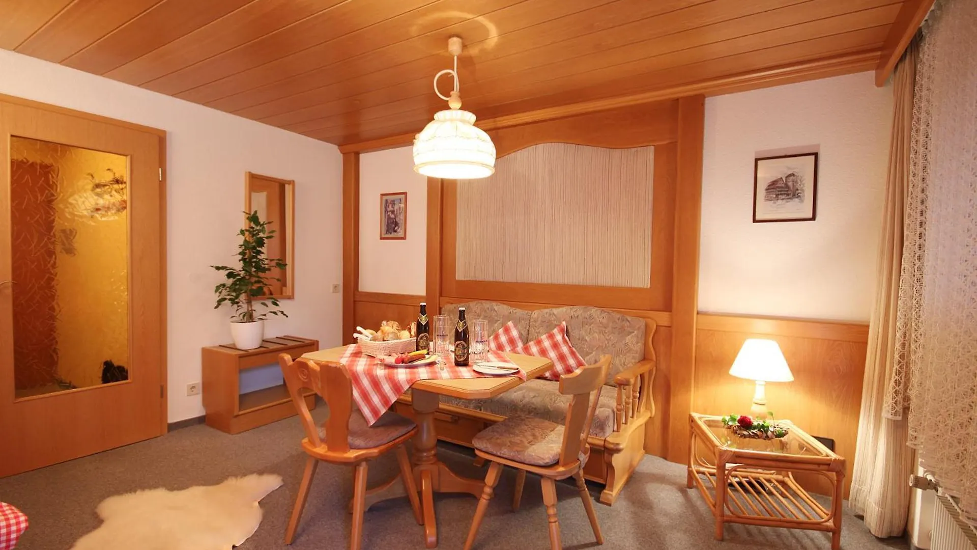招待所 Gaestehaus Bachtl 布莱夏